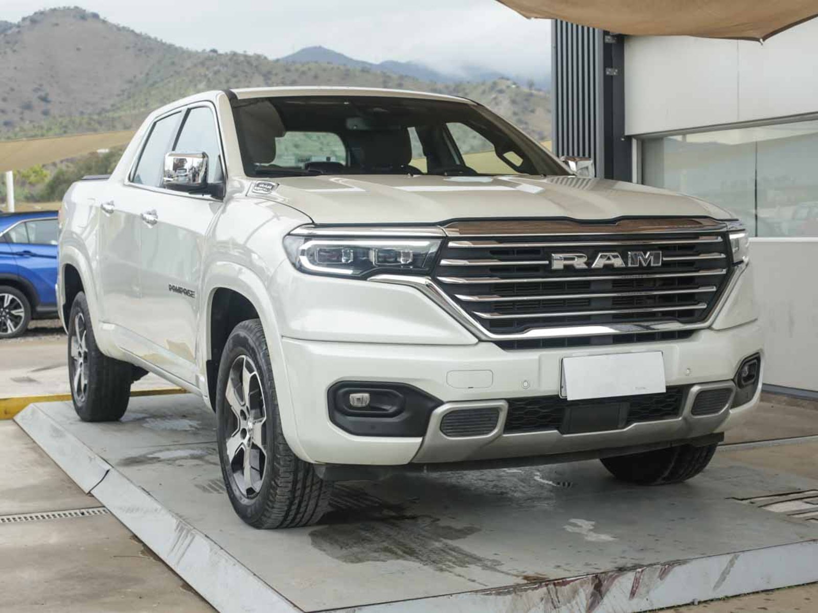 RAM RAMPAGE LARAMIE 2.2 DIESEL 200 HP 4X4 AT 2026 - Foto 2 de 8