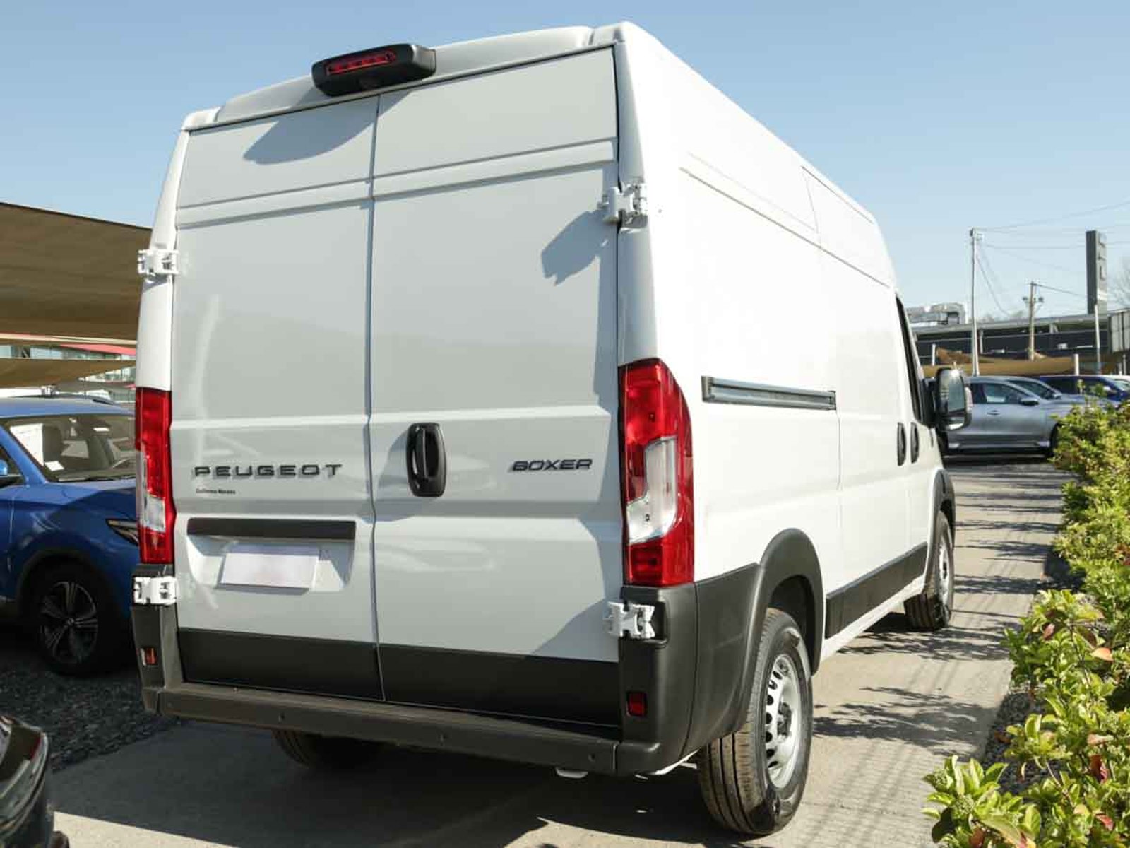 Peugeot BOXER MCA FURGÓN  L2H2 DIESEL 140HP MT 2026 - Foto 4 de 8