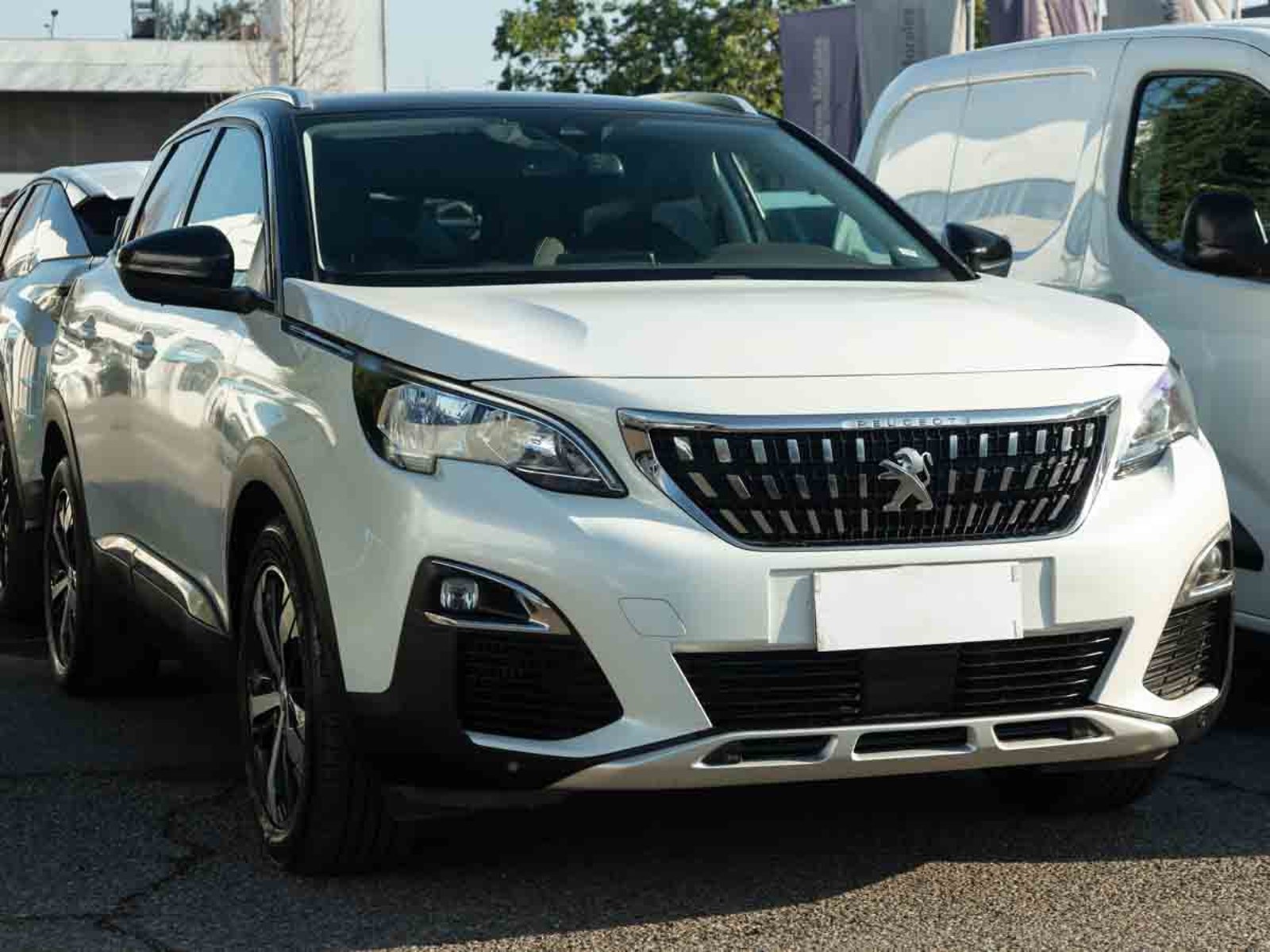 Peugeot 3008 ALLURE BLUEHDI 1.5 AUT 2020 - Foto 2 de 8