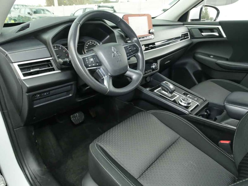 Mitsubishi NEW OUTLANDER 4X2 AT GL 2023 - Imagen 6 de 8