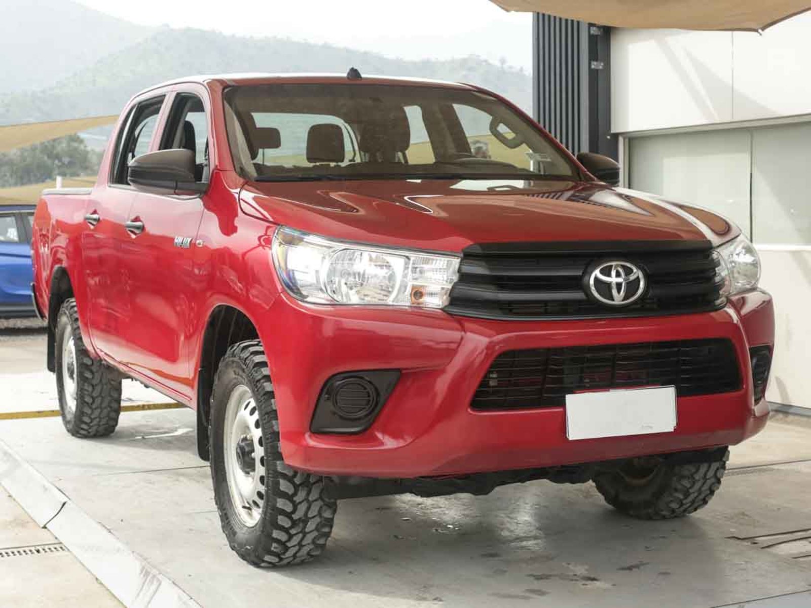 Toyota HILUX DCAB MT 4X4 2.4 2024 - Foto 2 de 8