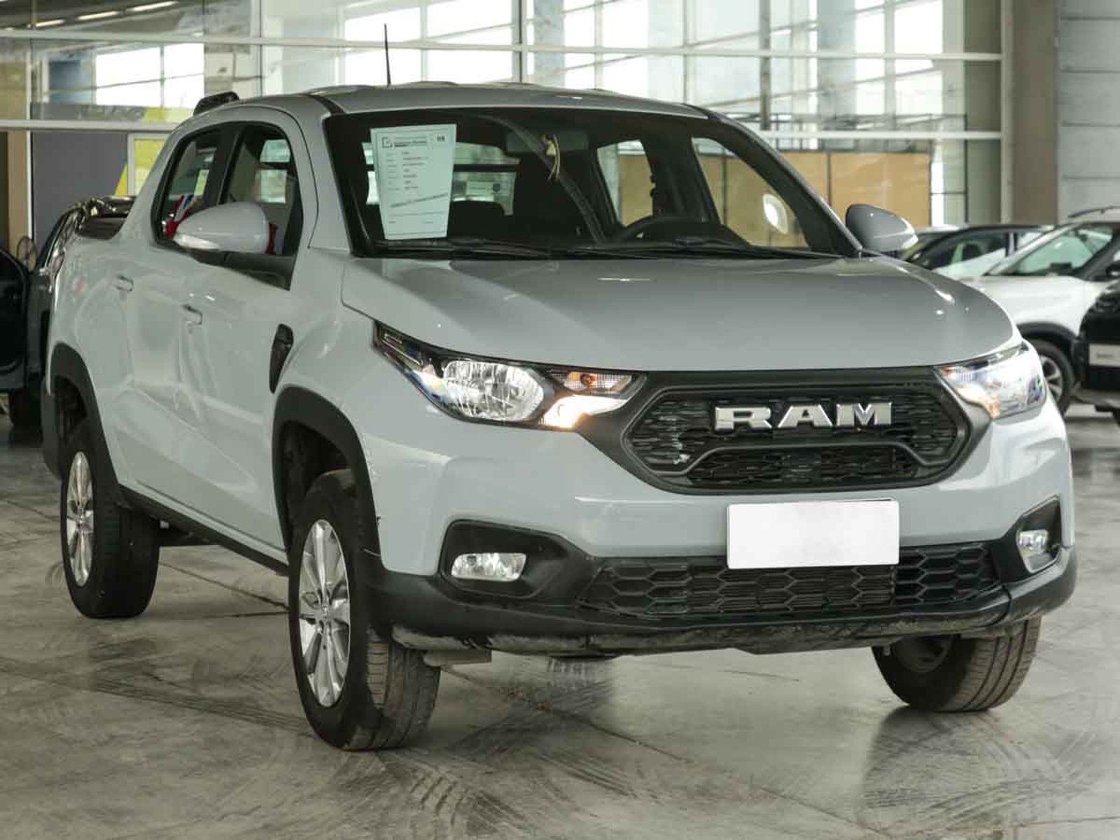 RAM 700 BIGHORN CREW CAB 1.3 CVT 2026 - Foto 2 de 8