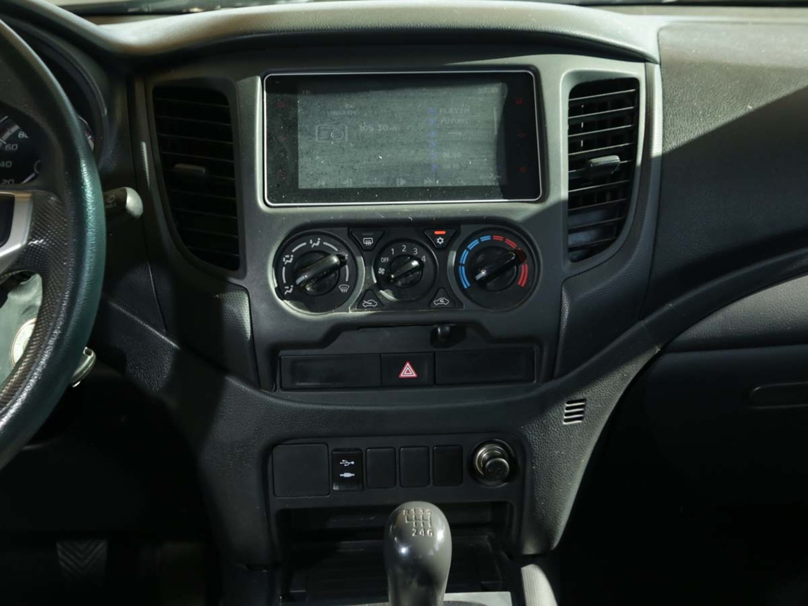 Mitsubishi L-200 WORK CR D/C 4X2 TD 2022 - Imagen 14 de 20