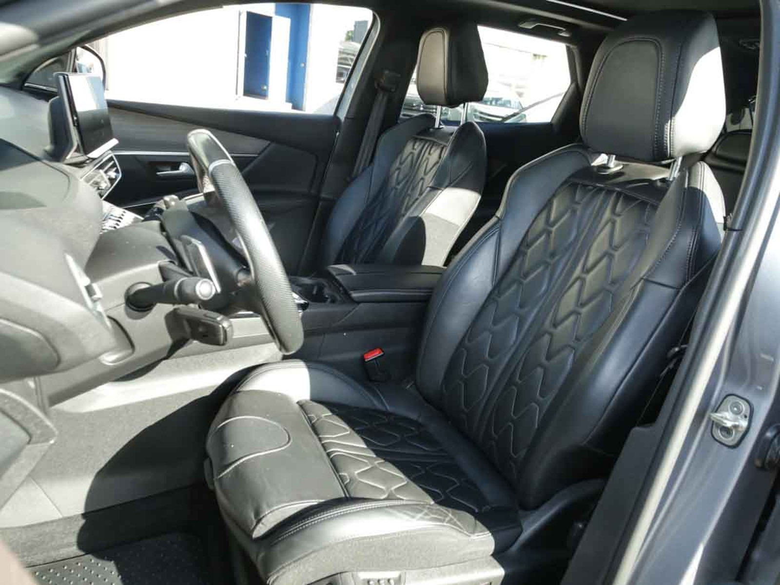 Peugeot 3008 GT HYBRID4 300 EEAT8 2022 - Imagen 10 de 20