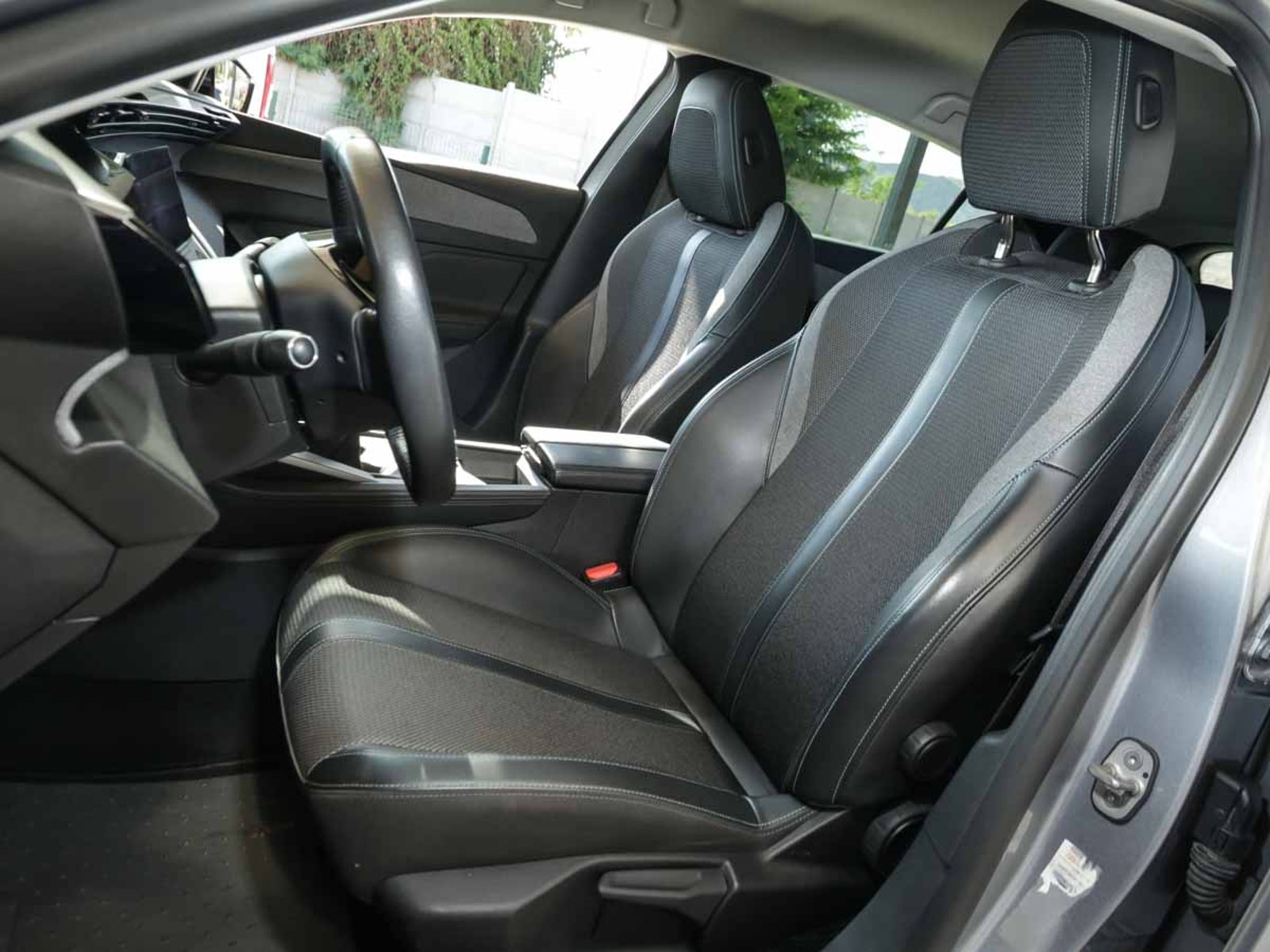Peugeot 308 ALLURE 1.2 2023 - Imagen 10 de 20