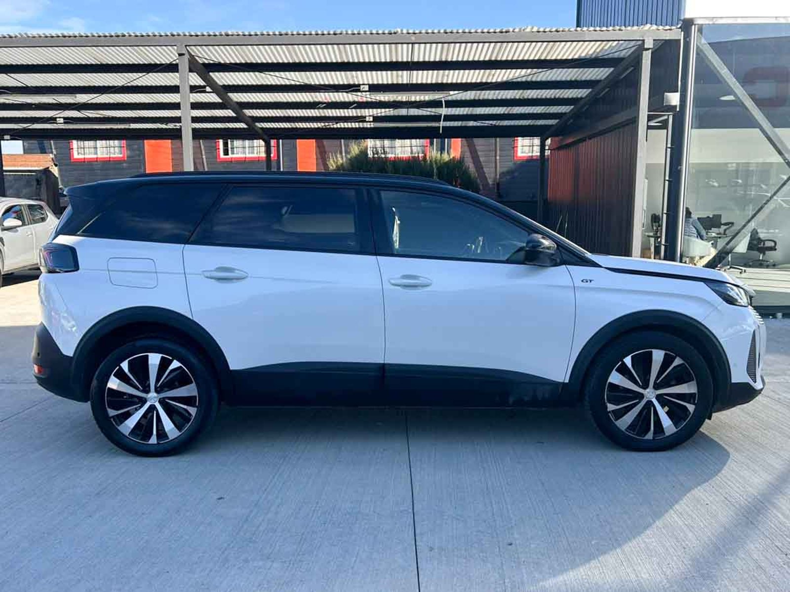 PEUGEOT 5008 GT BLACK PACK BLUEHDI 130 EAT8 2024 - Imagen 15 de 16