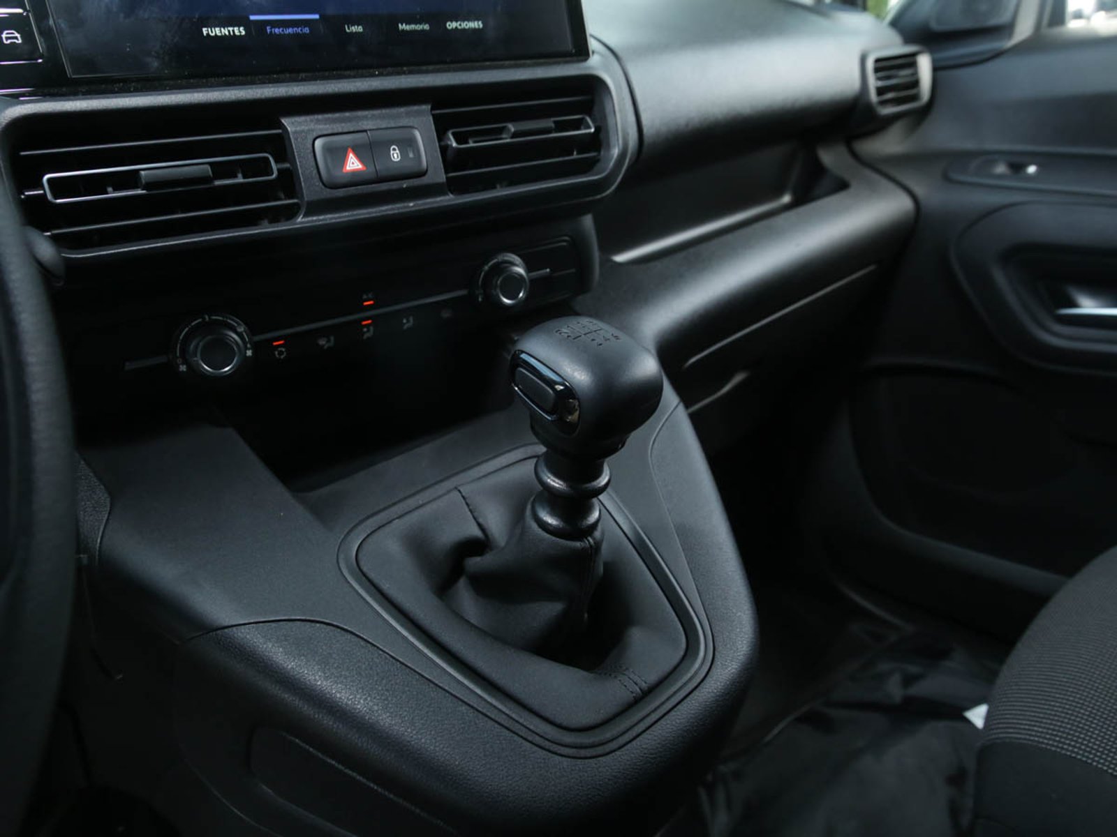OPEL COMBO LITE DIESEL 100 HP MT 2026 - Imagen 9 de 14