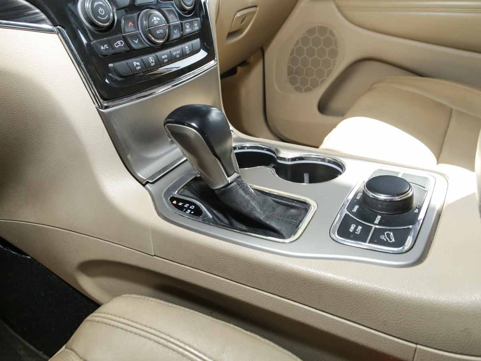 JEEP GRAND CHEROKEE  LIMITED 3.6 2022 - Imagen 9 de 20