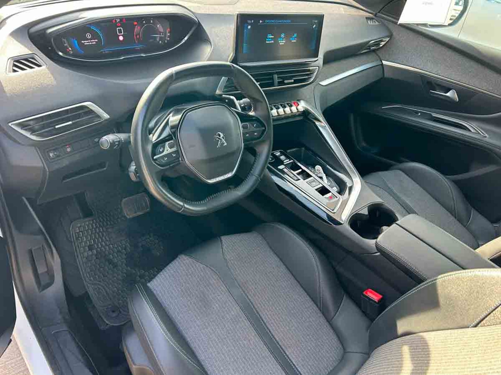 Peugeot 3008 ALLURE BLUEHDI 130 EAT8 2024 - Imagen 5 de 8