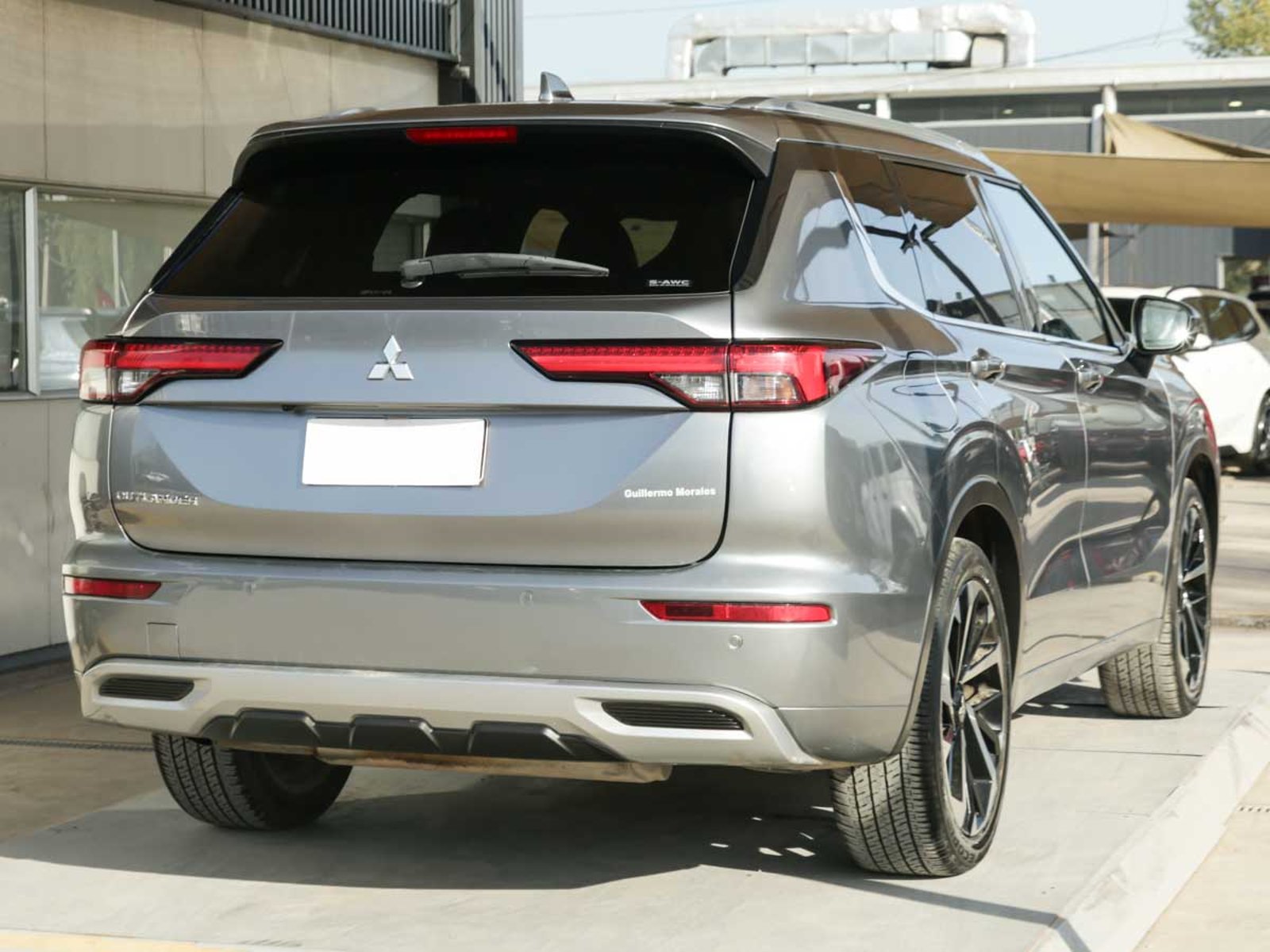 MITSUBISHI OUTLANDER 4X4 GLS 2023 - Imagen 6 de 13