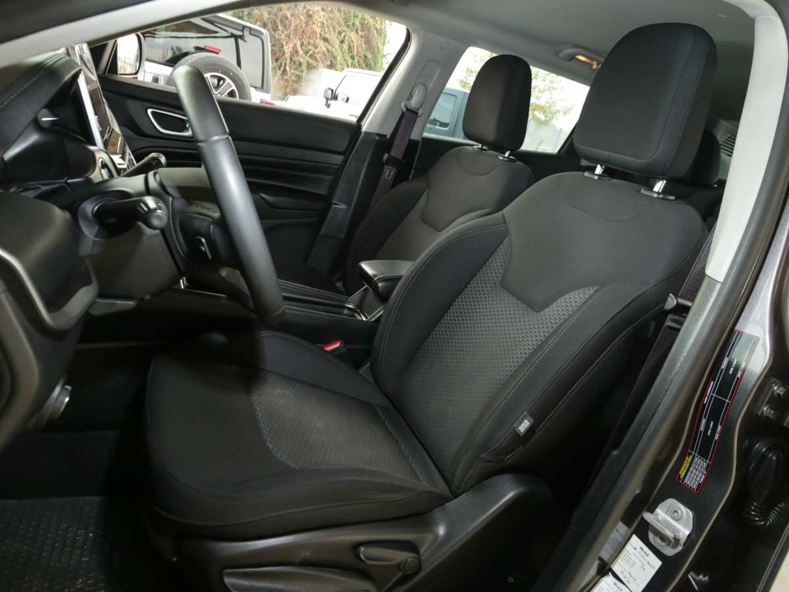 JEEP COMPASS SPORT 4X2 AT 2023 - Imagen 10 de 13