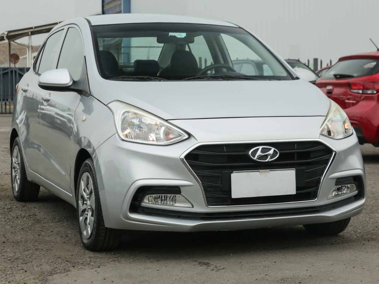 Hyundai GRAND I-10 BA SDN MT GL 2AB AC 2018 - Foto 2 de 8