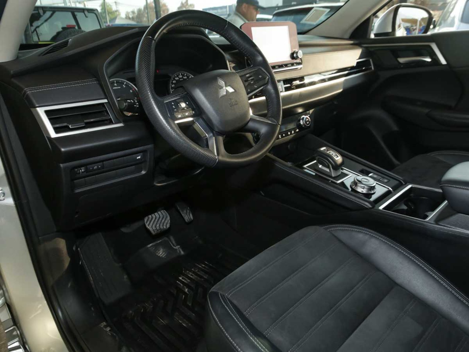 MITSUBISHI NEW OUTLANDER 4X4 AT GLS 2024 - Imagen 6 de 8