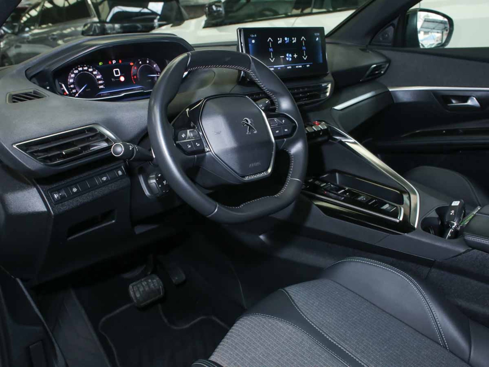 Peugeot 3008 ALLURE PACK BLUEHDI 130 EAT8 2024 - Imagen 6 de 8