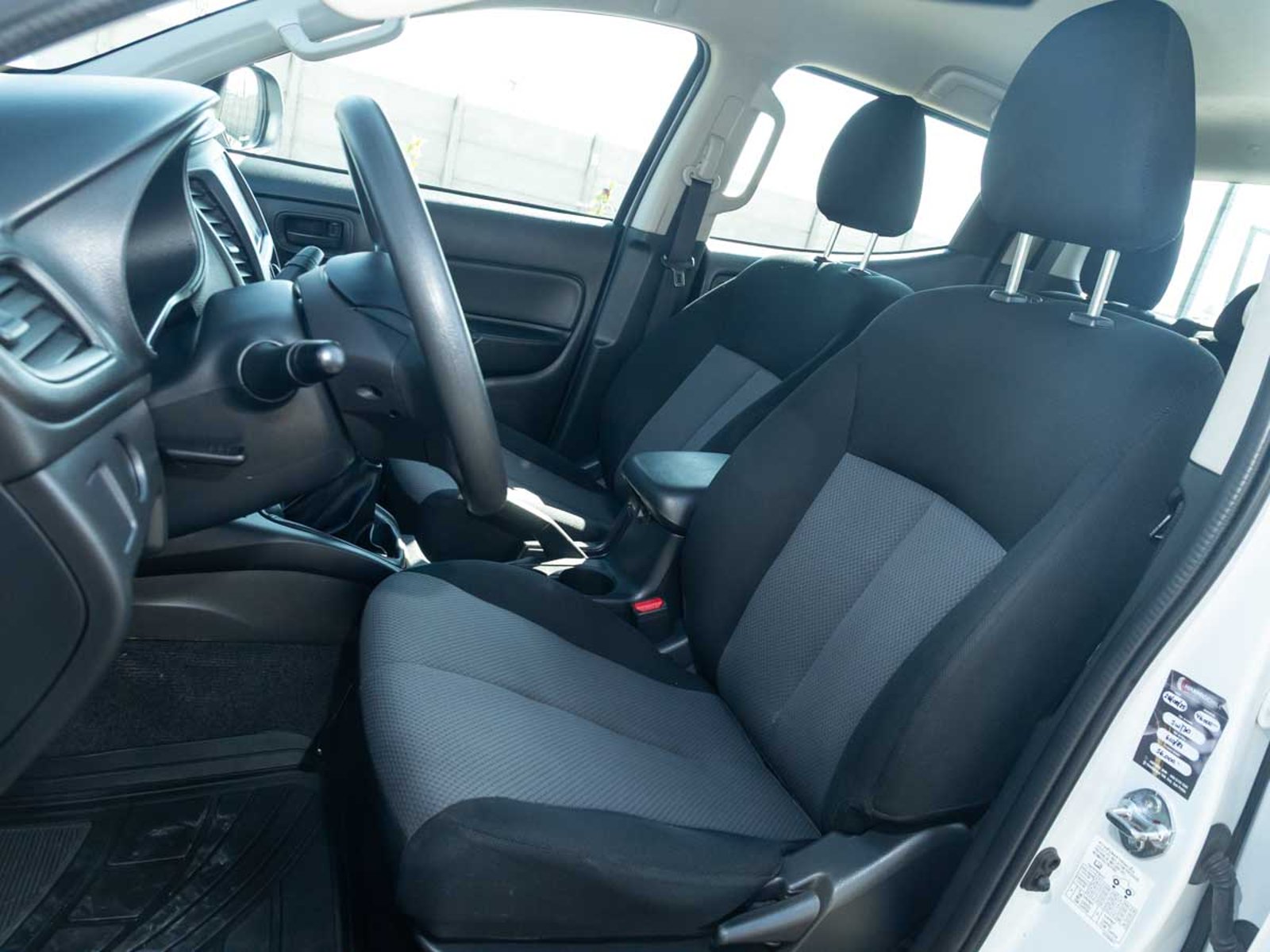 Mitsubishi L-200 D/C 4x2 TD Work CR 2021 - Imagen 7 de 8