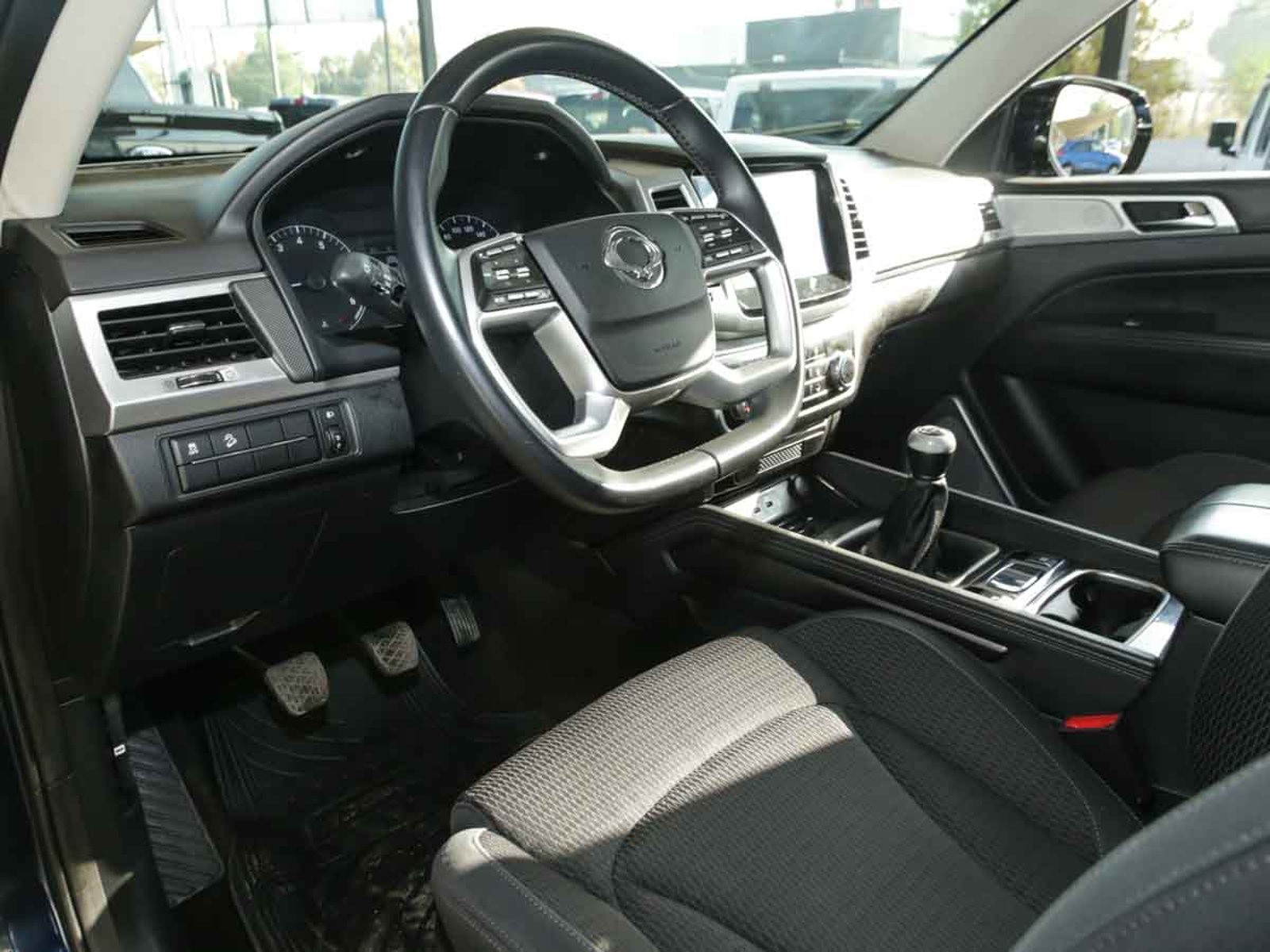 SSANGYONG NEW REXTON LX 2.0 T 6MT 2WD 6AB 2023 - Imagen 8 de 14