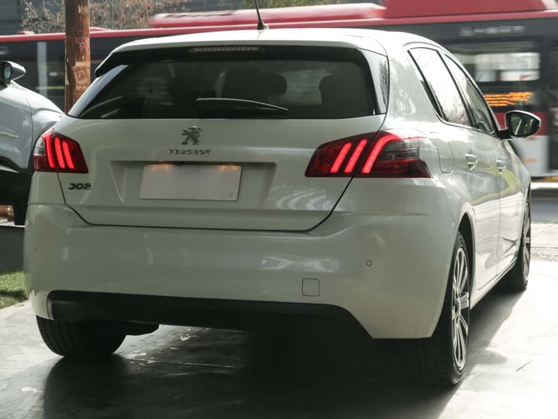 Peugeot 308 BLUE HDI 130 1.5 2021 - Imagen 6 de 14