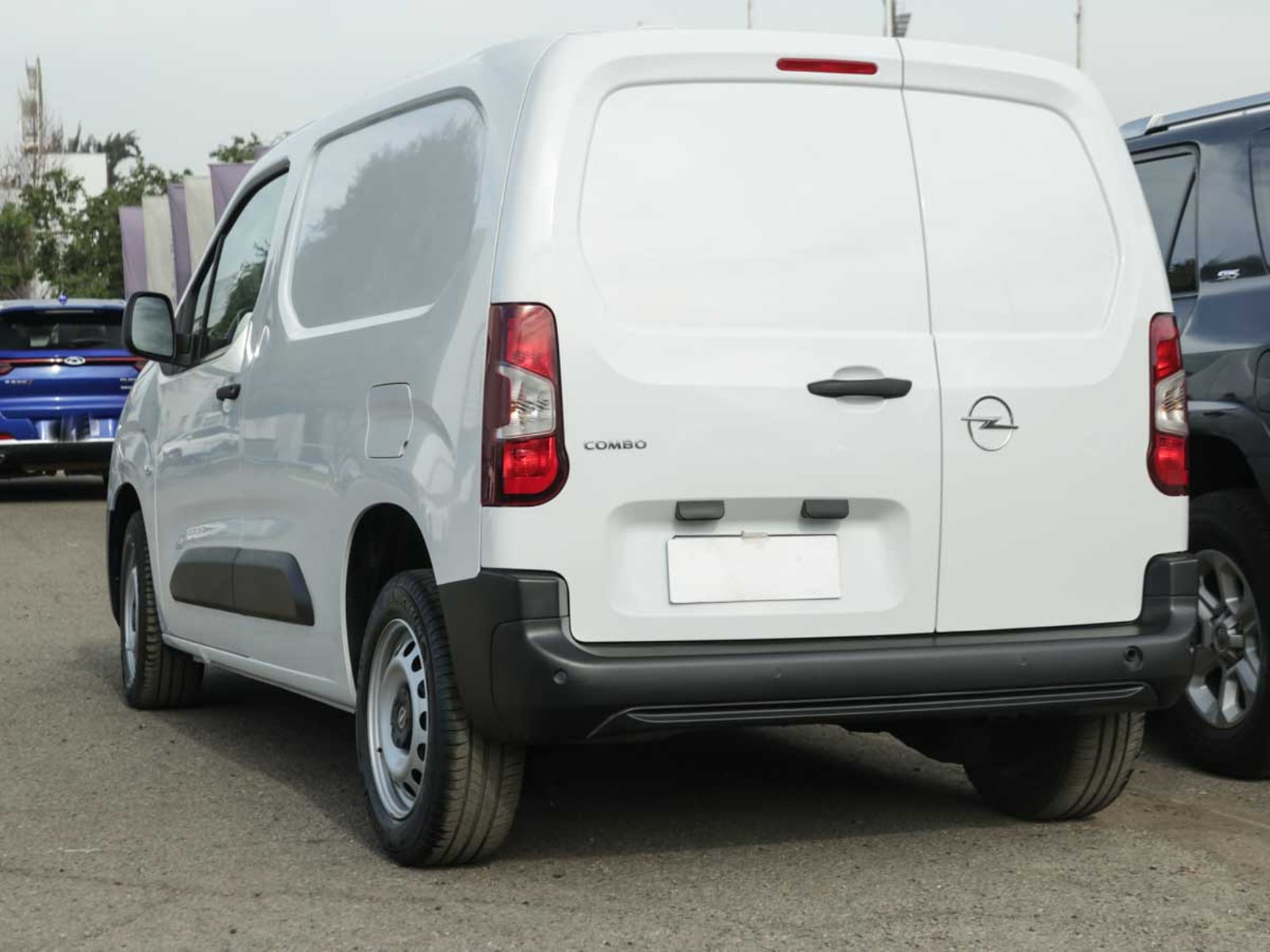 Opel COMBO LITE DIESEL 100 HP MT 2026 - Imagen 3 de 8