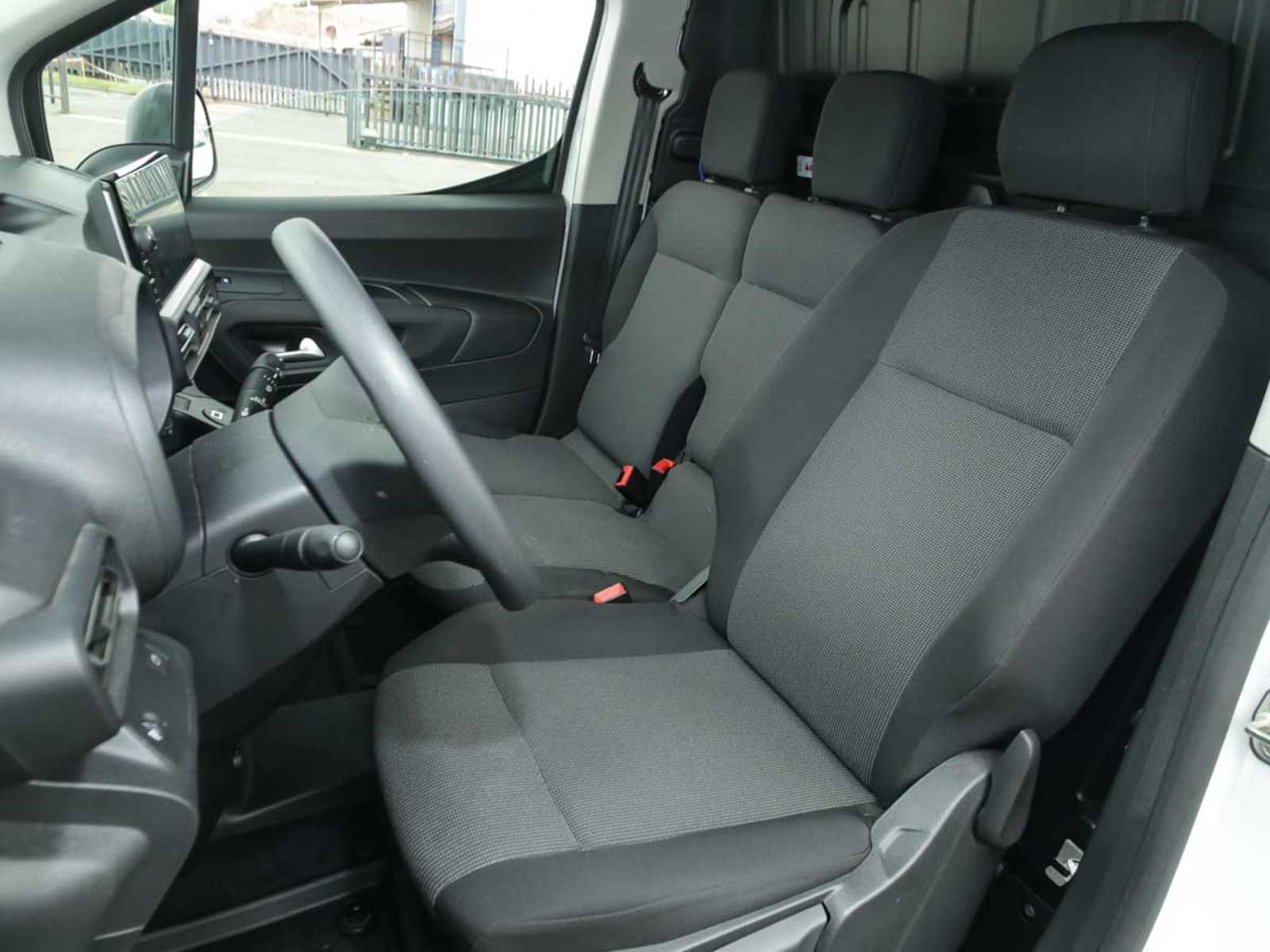 Citroën BERLINGO MCA M DIESEL 100HP MT 2026 - Imagen 7 de 8