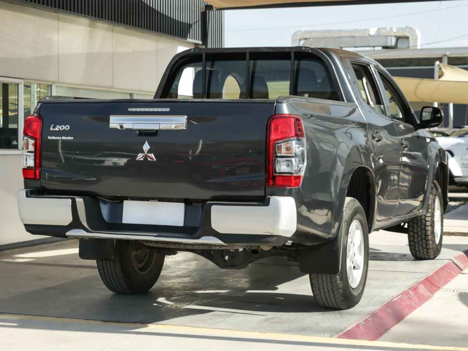 Mitsubishi L-200 WORK CR D/C 4X2 TD 2022 - Imagen 6 de 20