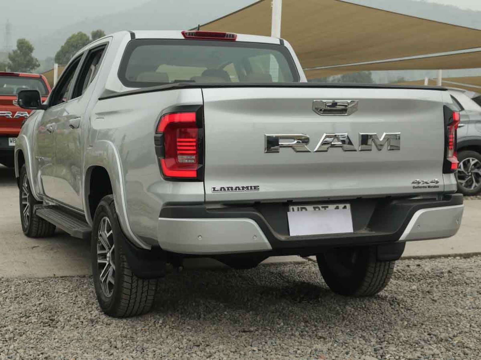 RAM DAKOTA LARAMIE 2.2 DIESEL 200 HP 4X4 AT 2026 - Imagen 3 de 8
