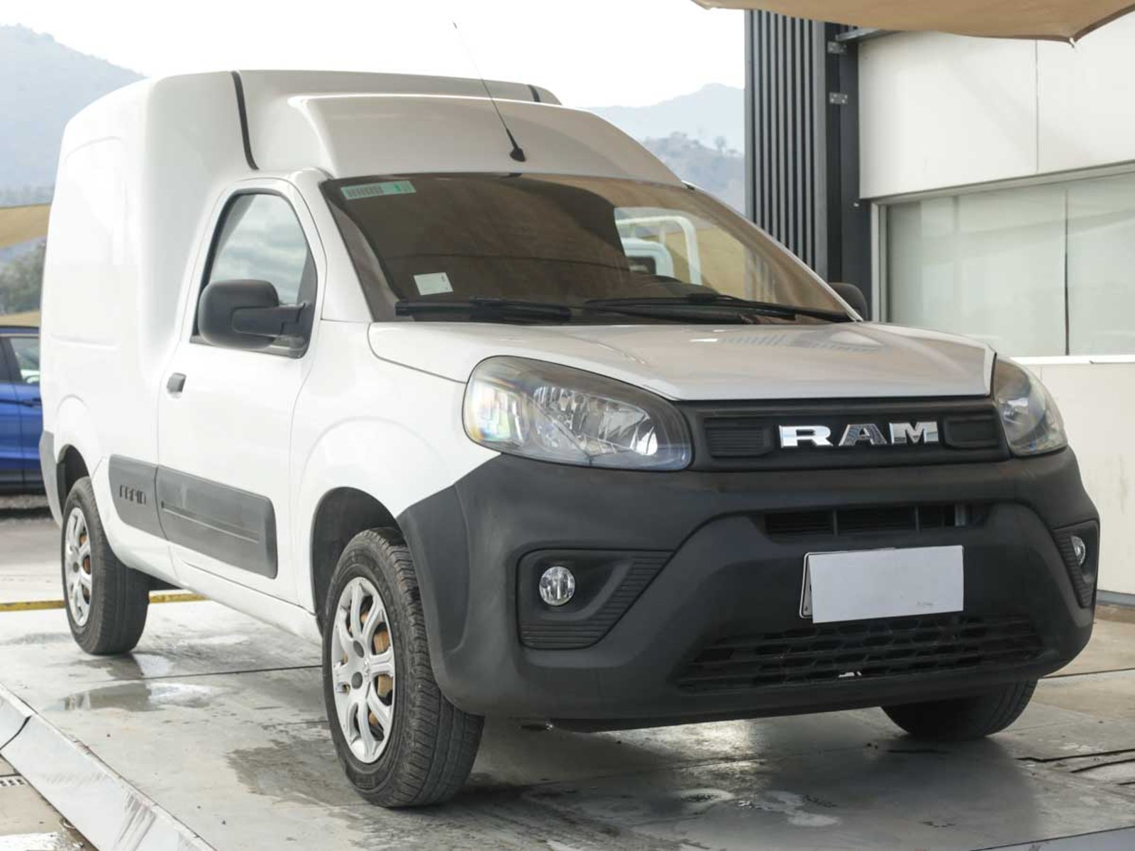 RAM V700 RAPID 1.4L ST AA (3,1mts3) 2023 - Foto 2 de 8