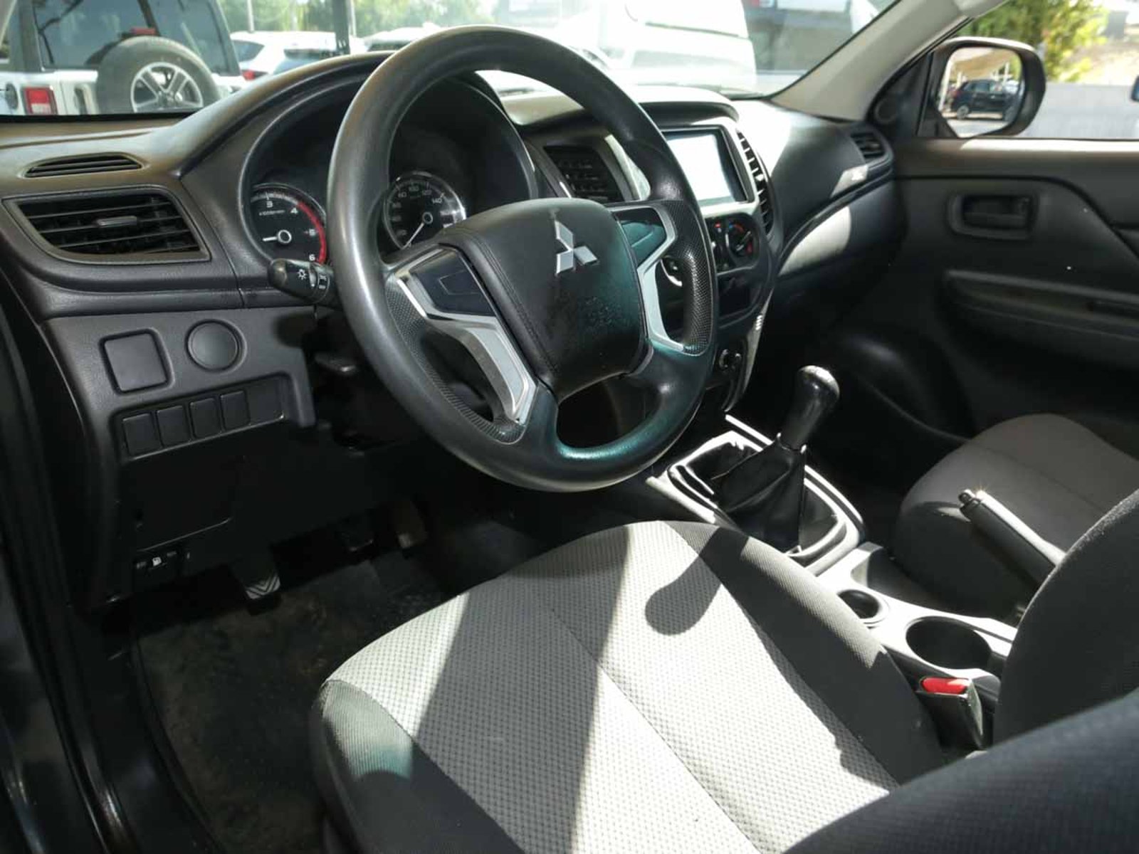 Mitsubishi L-200 WORK CR D/C 4X2 TD 2022 - Imagen 9 de 20
