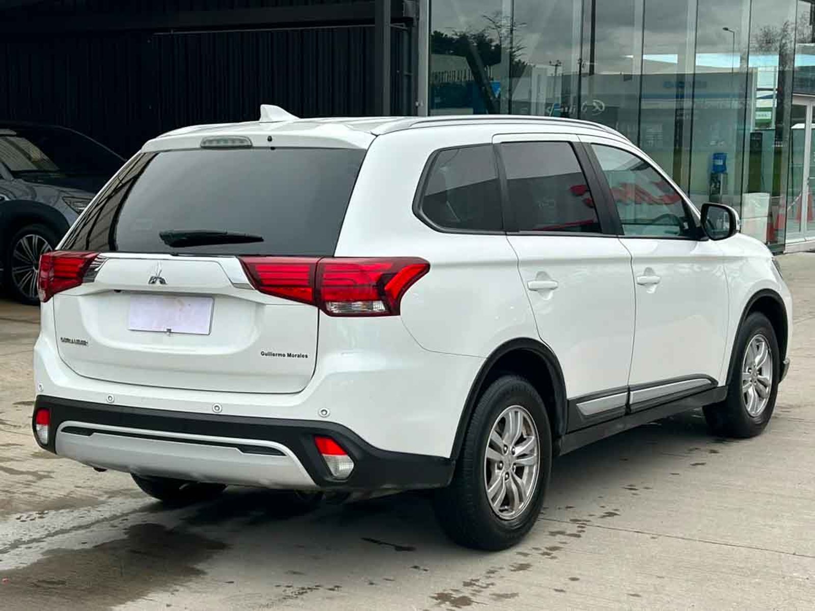 MITSUBISHI OUTLANDER 2.0 4X2  AUT. 2023 - Foto 3 de 8