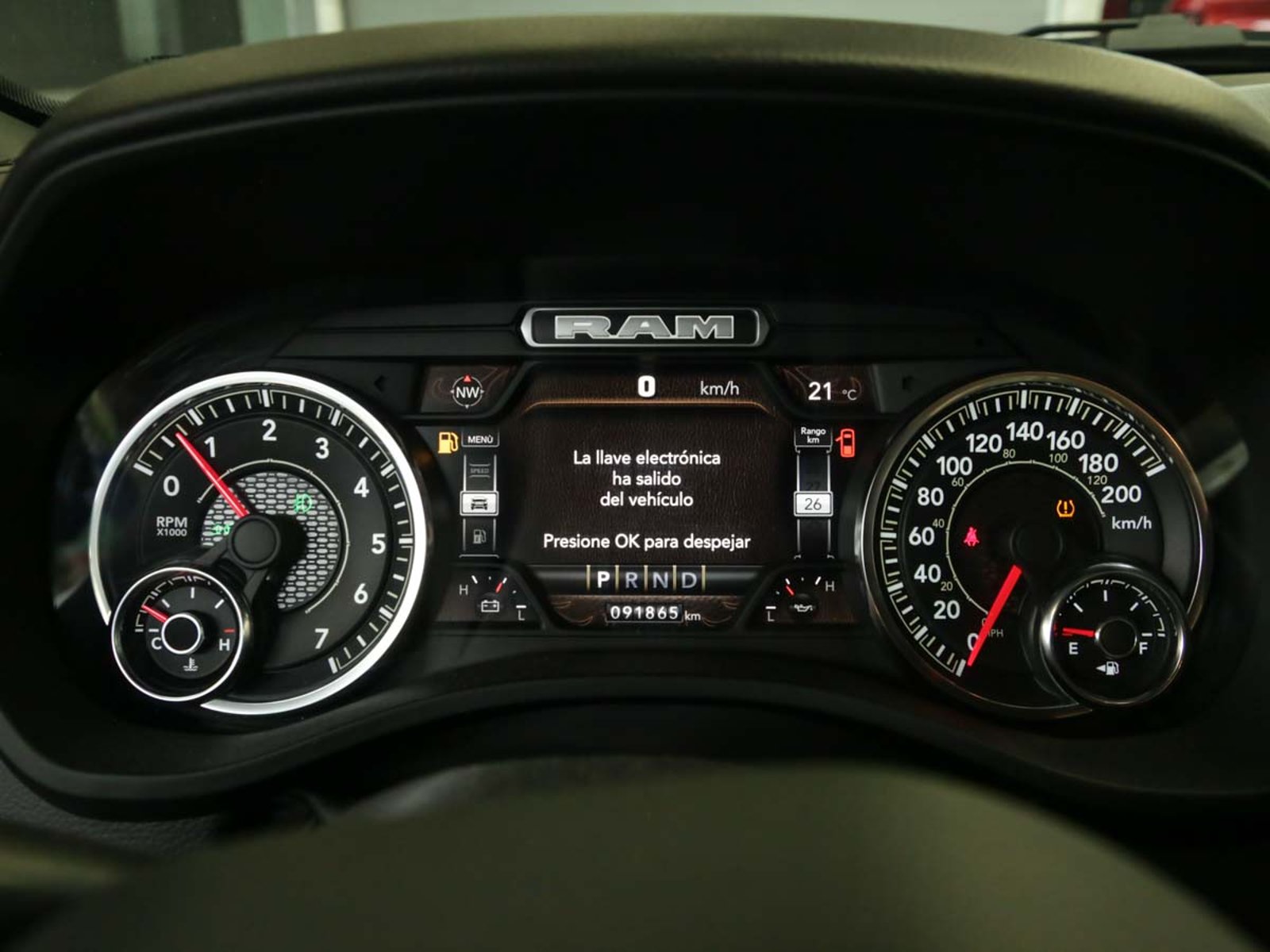 RAM 1500 CREW CAB BIG HORN 3.6L E-TORQUE 2022 - Foto 5 de 8
