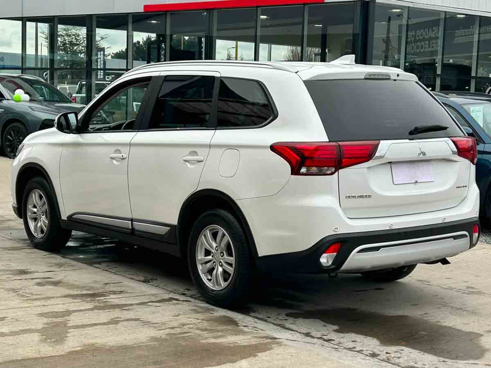 MITSUBISHI OUTLANDER 2.0 4X2  AUT. 2023 - Foto 4 de 8