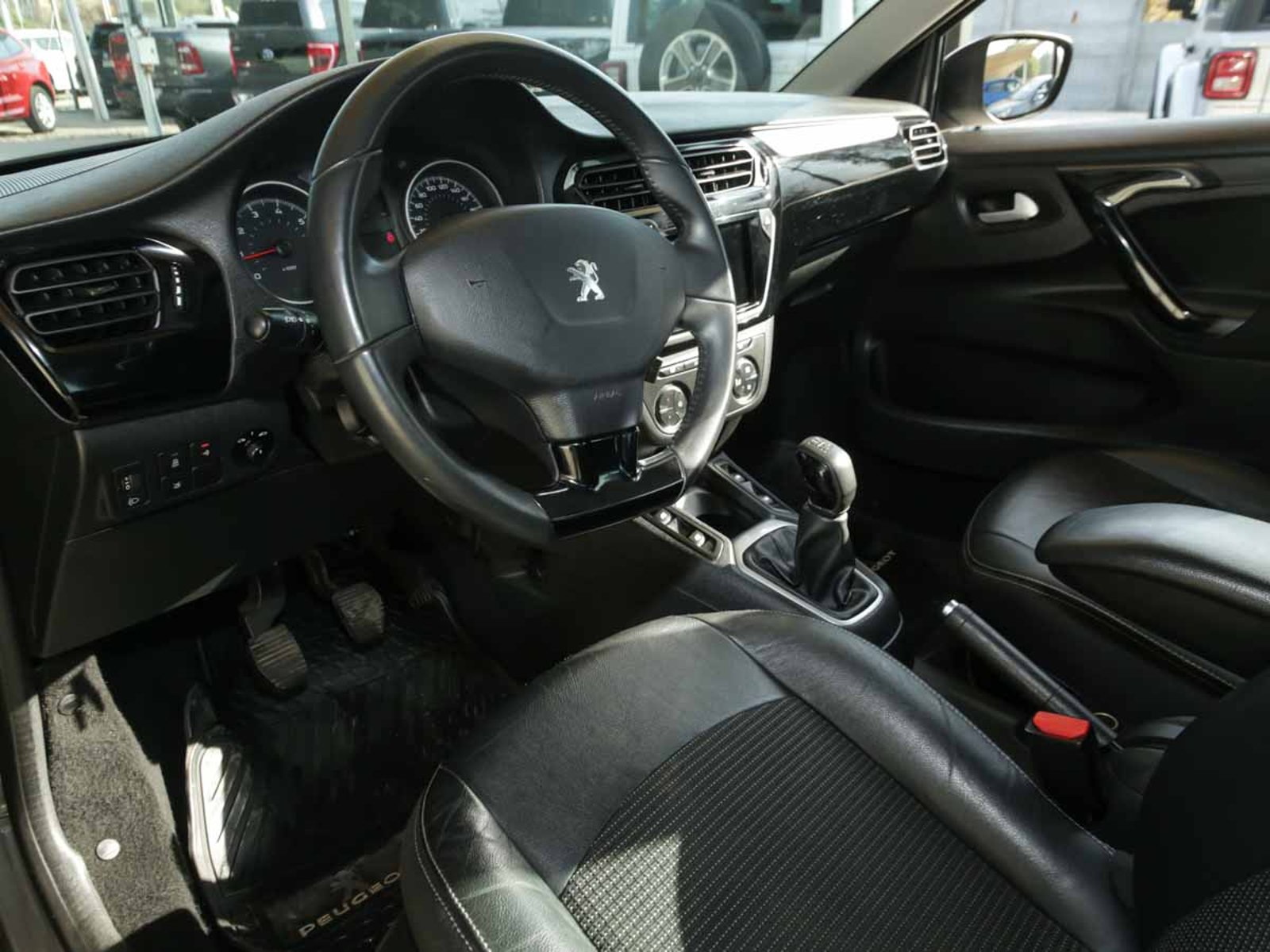 PEUGEOT 301 ALLURE 1.6 HDI 92HP 2022 - Imagen 8 de 12