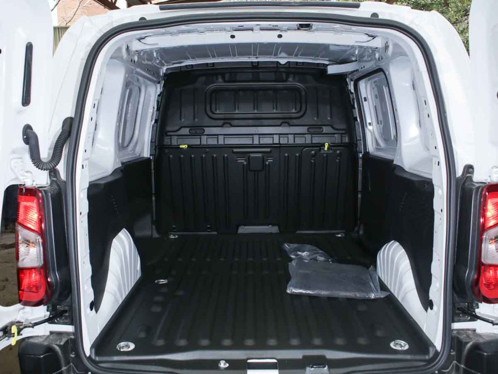 Citroën BERLINGO MCA M DIESEL 100HP MT 2026 - Imagen 8 de 8