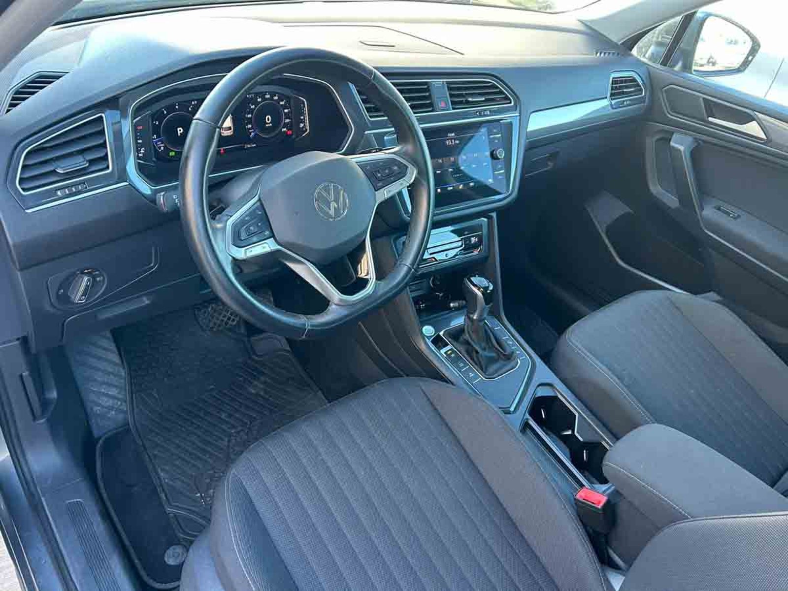 Volkswagen TIGUAN COMFORTLINE AUT 2025 - Imagen 6 de 8