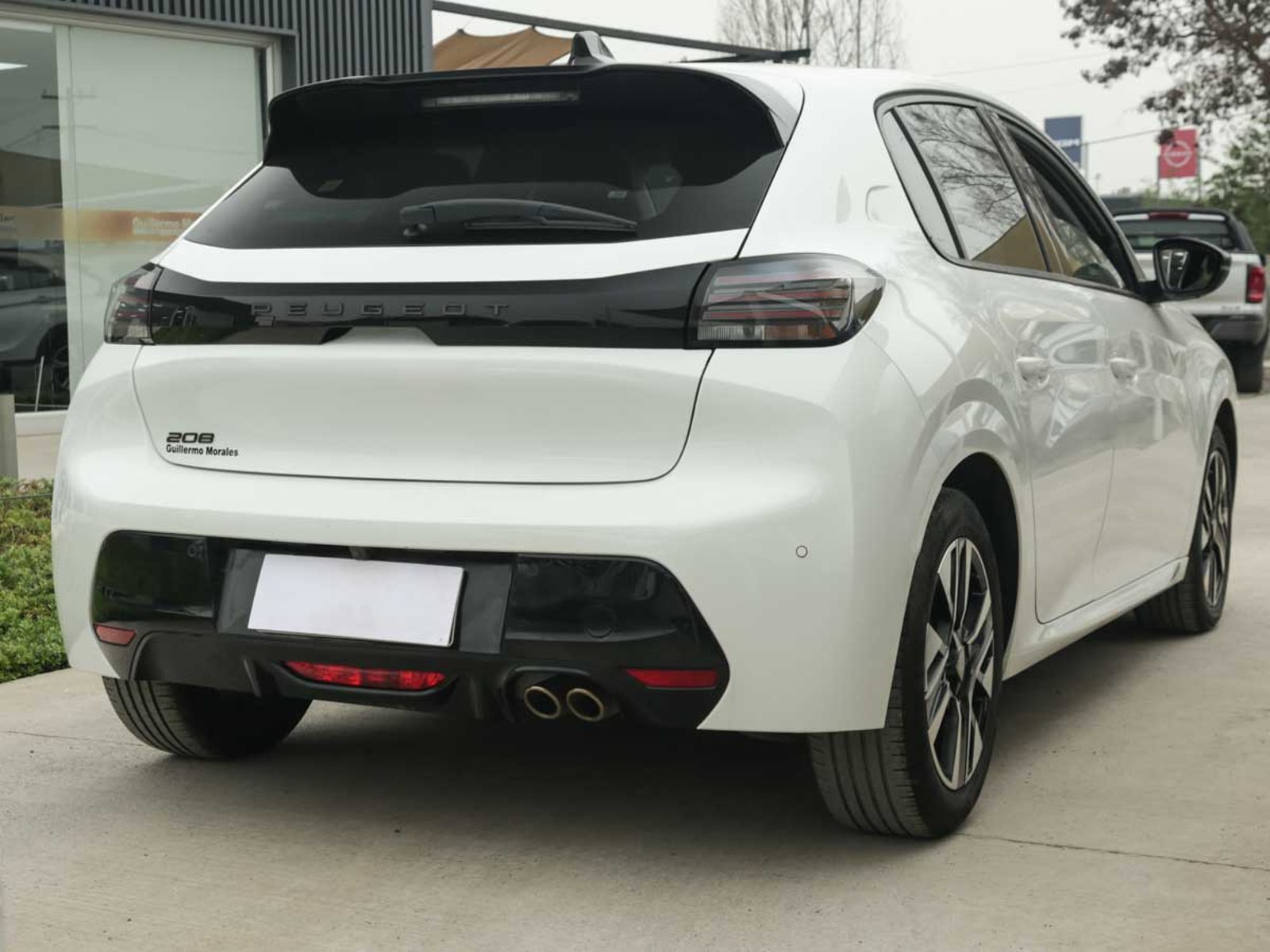 Peugeot 208 MCA ALLURE PURETECH 130 EAT8 2024 - Foto 4 de 8