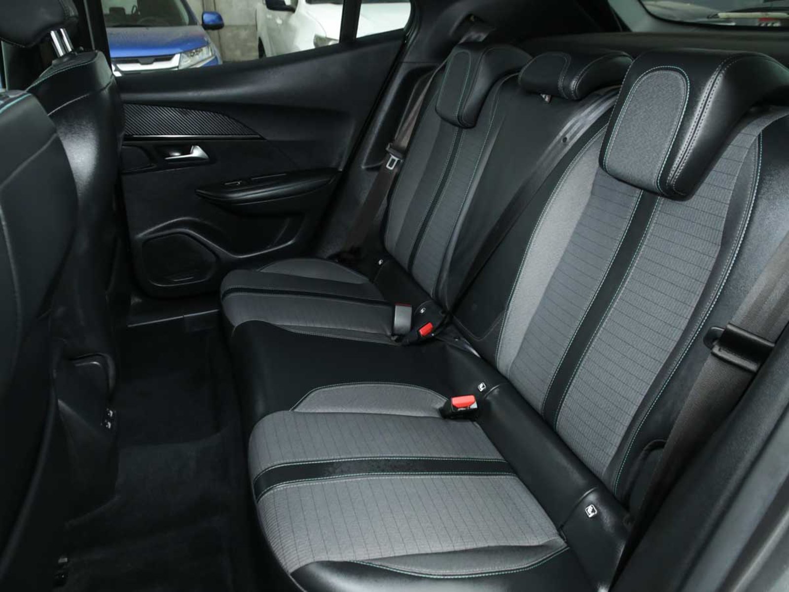 Peugeot 2008 ACTIVE PACK PURETECH 130 2022 - Imagen 8 de 8