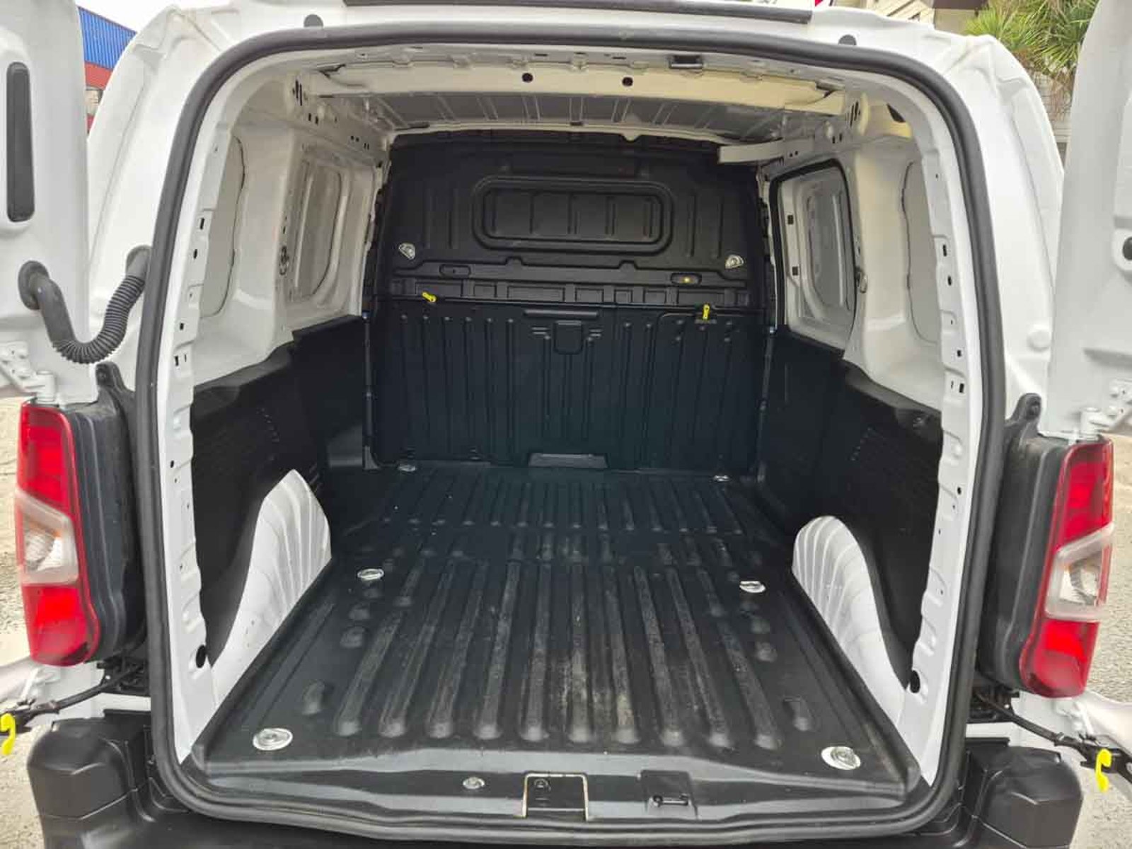 PEUGEOT PARTNER L1 BLUE HDI 100 1.5 2024 - Imagen 11 de 14