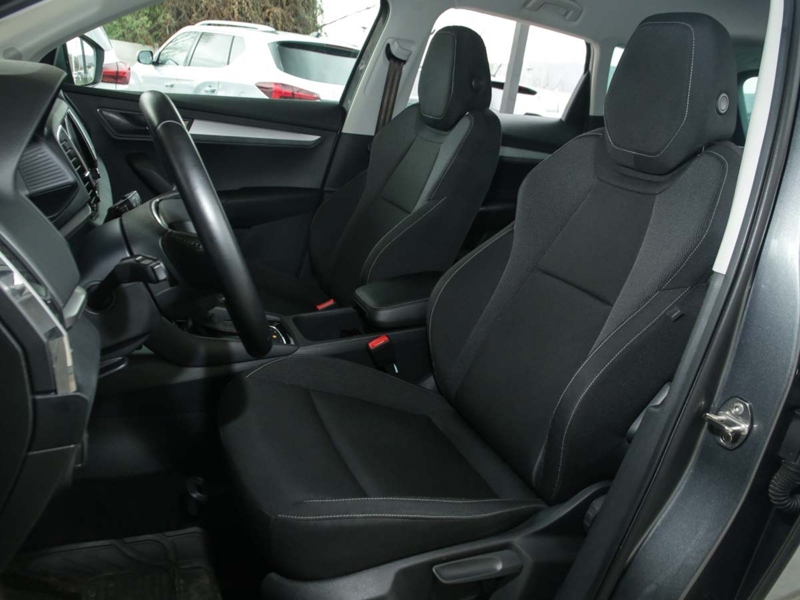 Skoda KAROQ TSI 1.4 AUT 2024 - Imagen 7 de 8