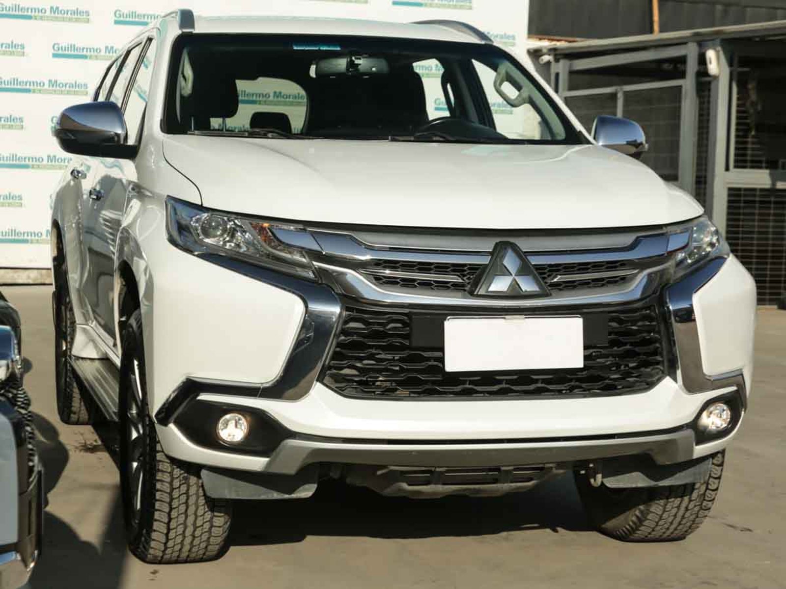 MITSUBISHI MONTERO SPORT 3.0 2WD AT 2018 - Imagen 3 de 14