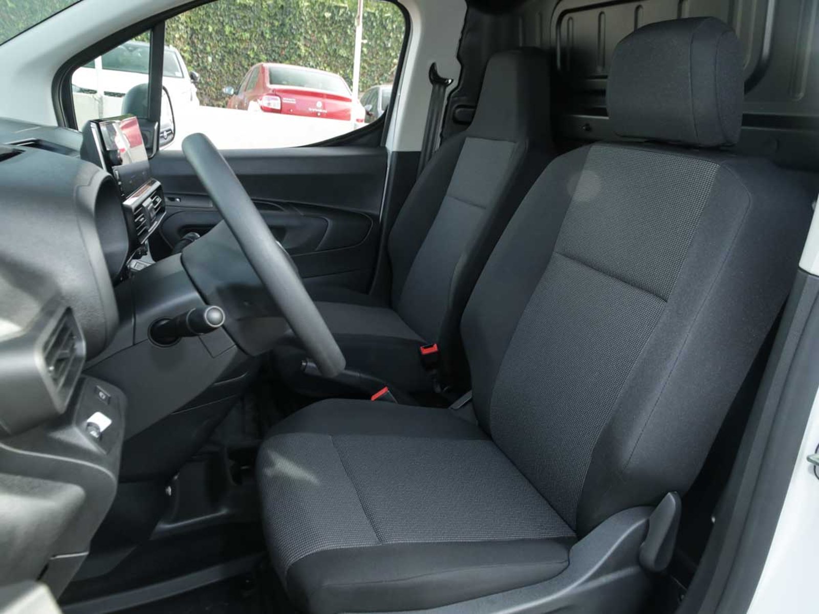 Opel COMBO LITE DIESEL 100 HP MT 2026 - Imagen 7 de 8