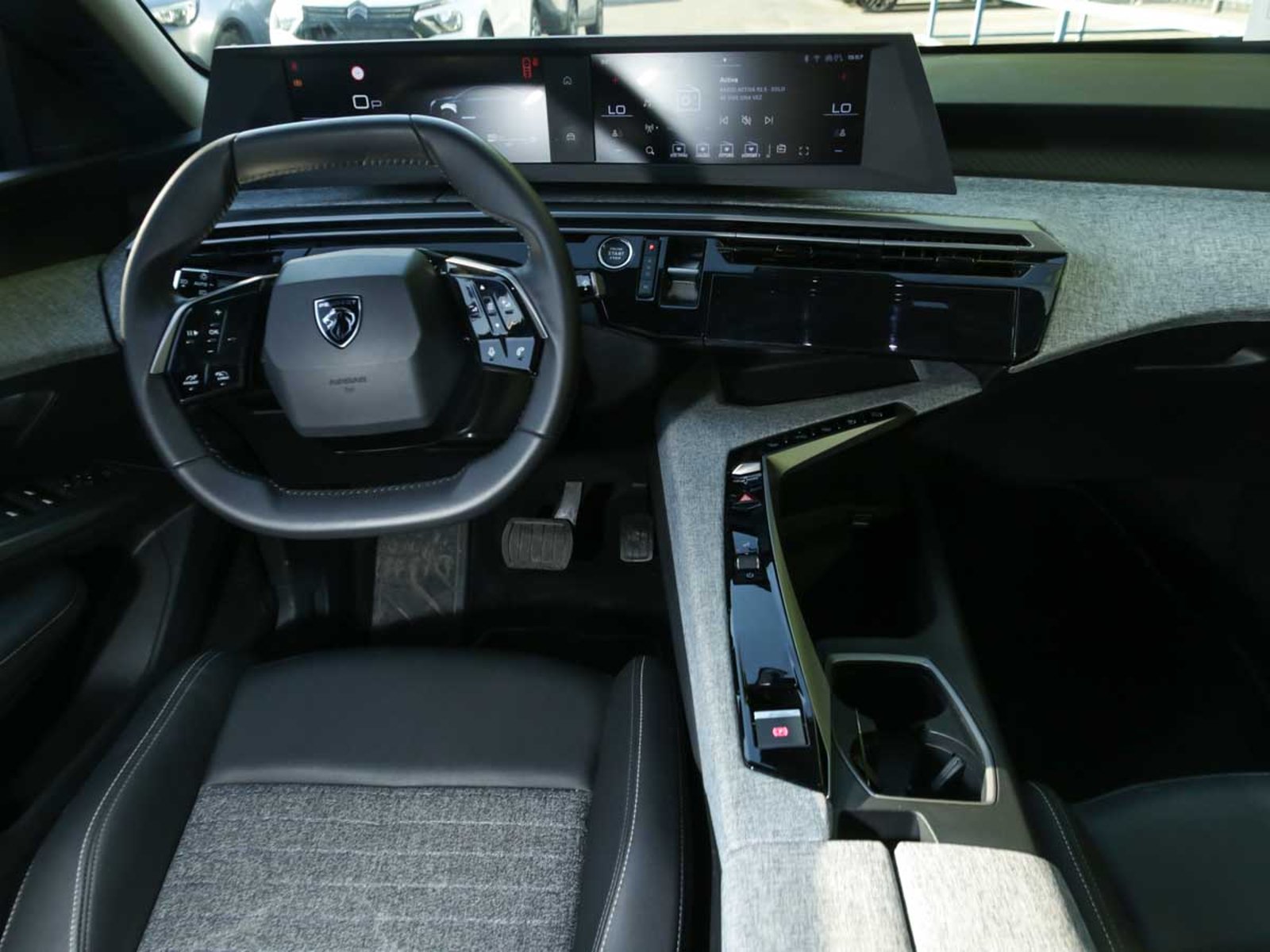PEUGEOT NEW 3008 ALLURE HYBRID 136HP AT 2026 - Imagen 12 de 13