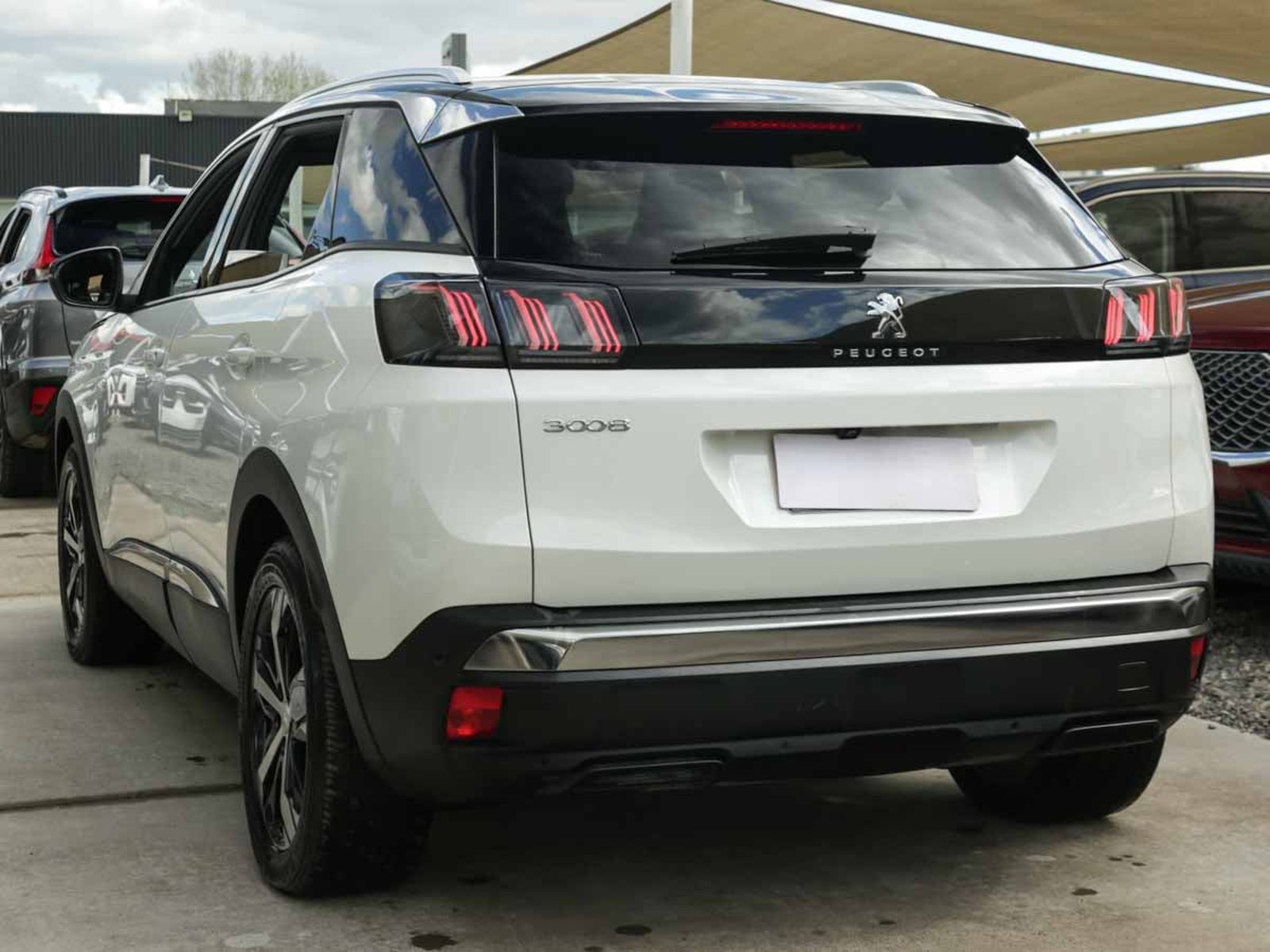 Peugeot 3008 ALLURE PACK BLUEHDI 130 EAT8 2024 - Foto 3 de 8