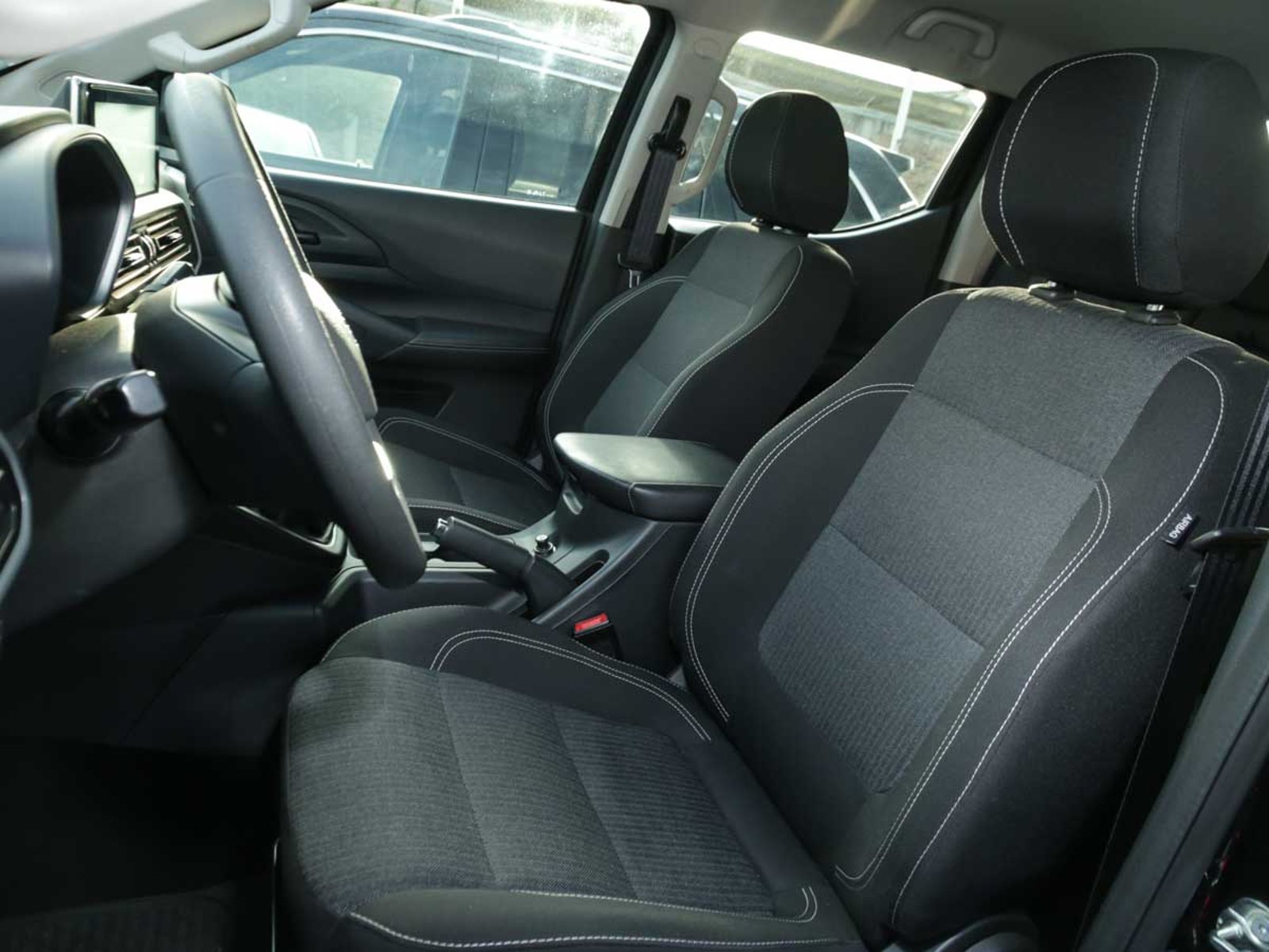 Peugeot Landtrek Active BlueHDi 180 4x4 MT 2024 - Imagen 7 de 8