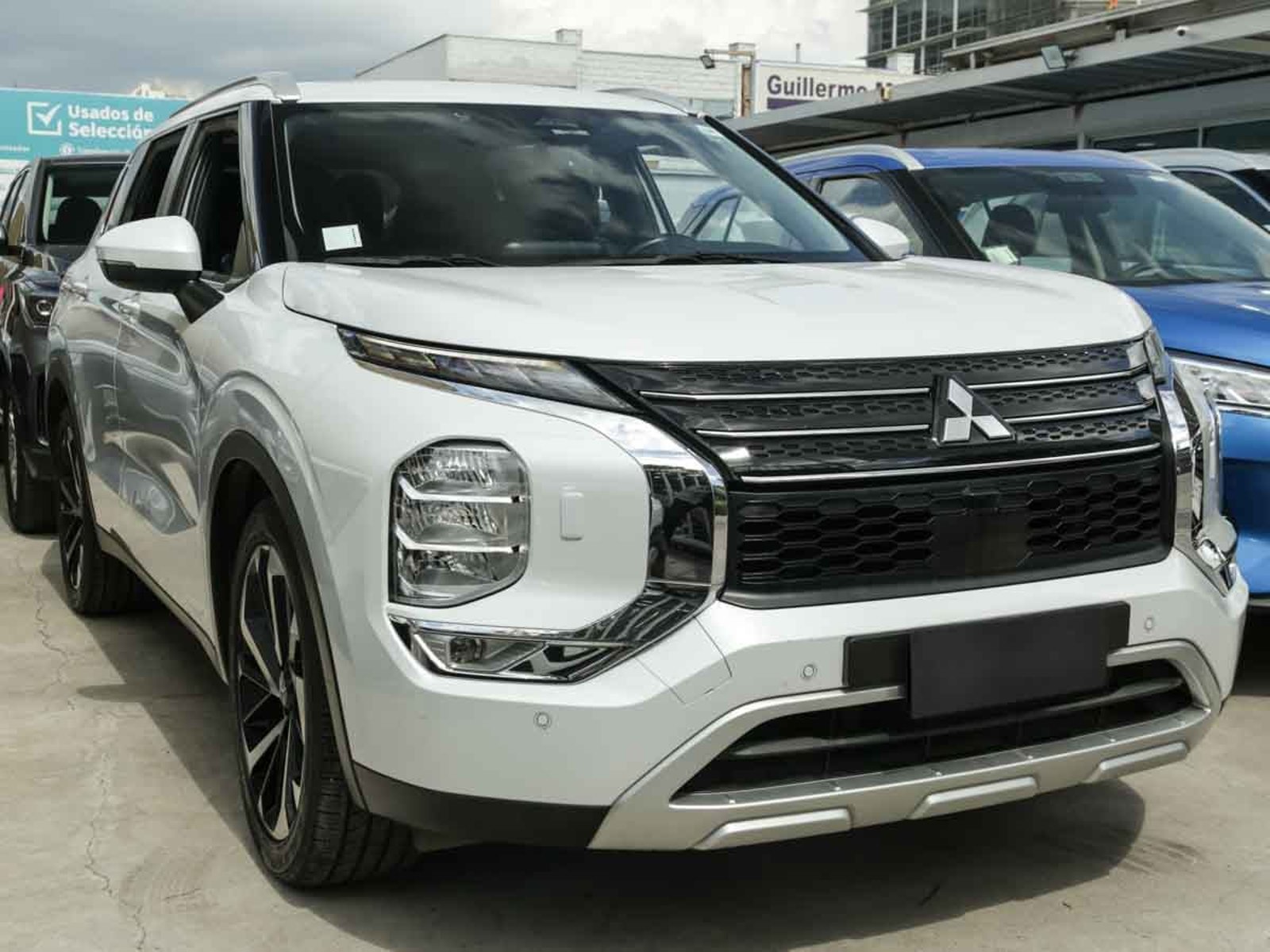 Mitsubishi NEW OUTLANDER 4X4 AT GLS 2024 - Foto 2 de 9