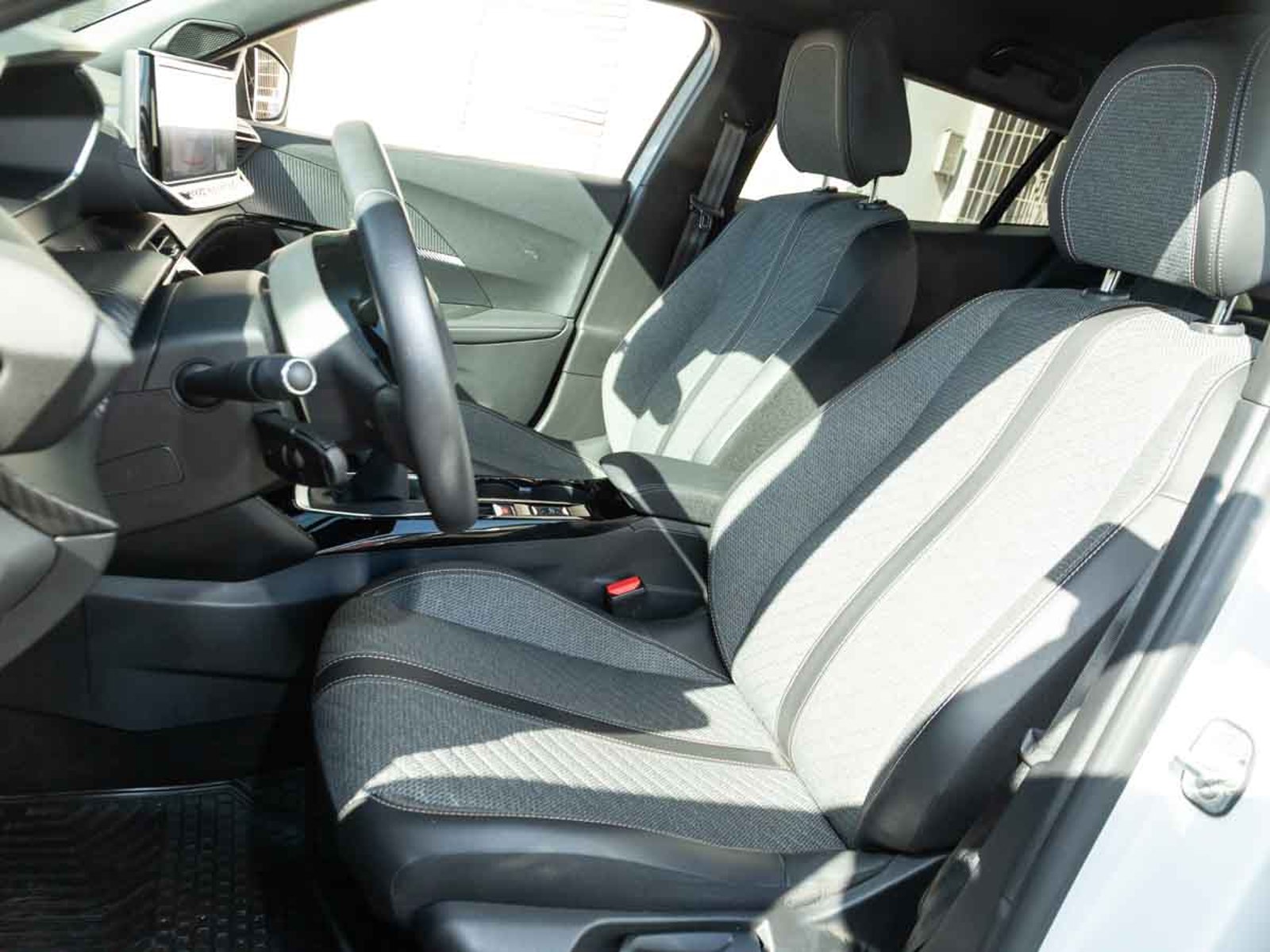 Peugeot NUEVO 2008 ALLURE PURETECH 130 2025 - Imagen 7 de 8