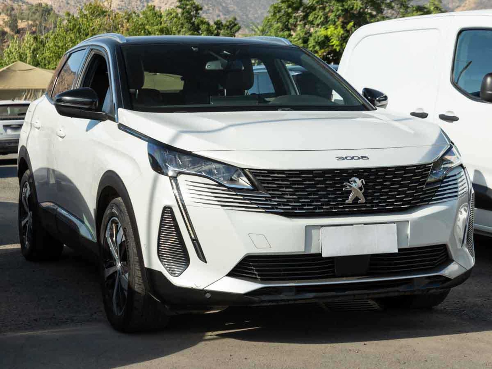 Peugeot 3008 ALLURE PACK BLUEHDI 130 EAT8 2023 - Foto 2 de 8