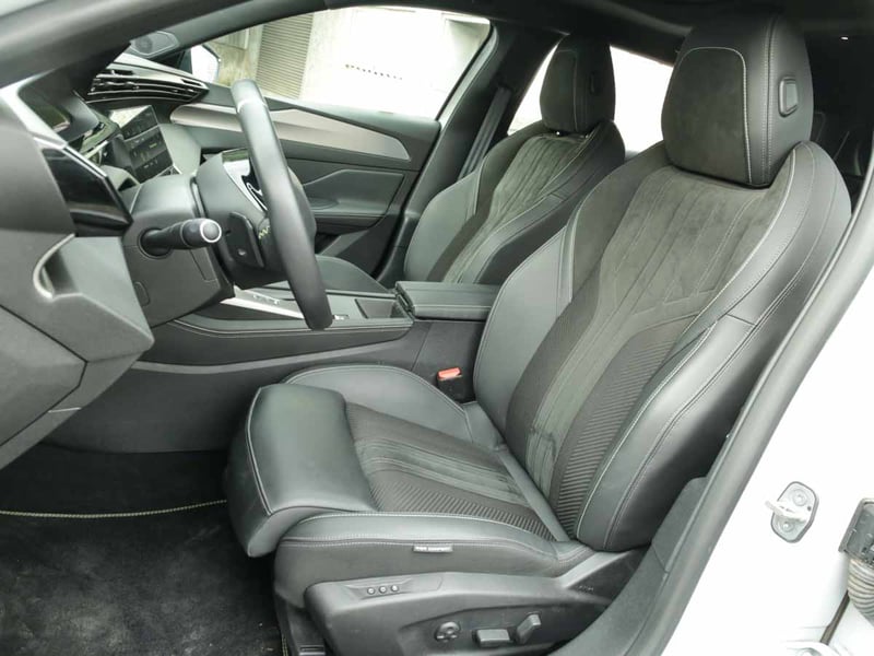 Peugeot 308 GT PURETECH 130 EAT8 2025 - Imagen 7 de 8