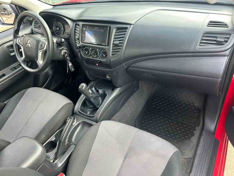 Mitsubishi L-200 KATANA CRT 4X4 2.4 2023 - Imagen 10 de 16