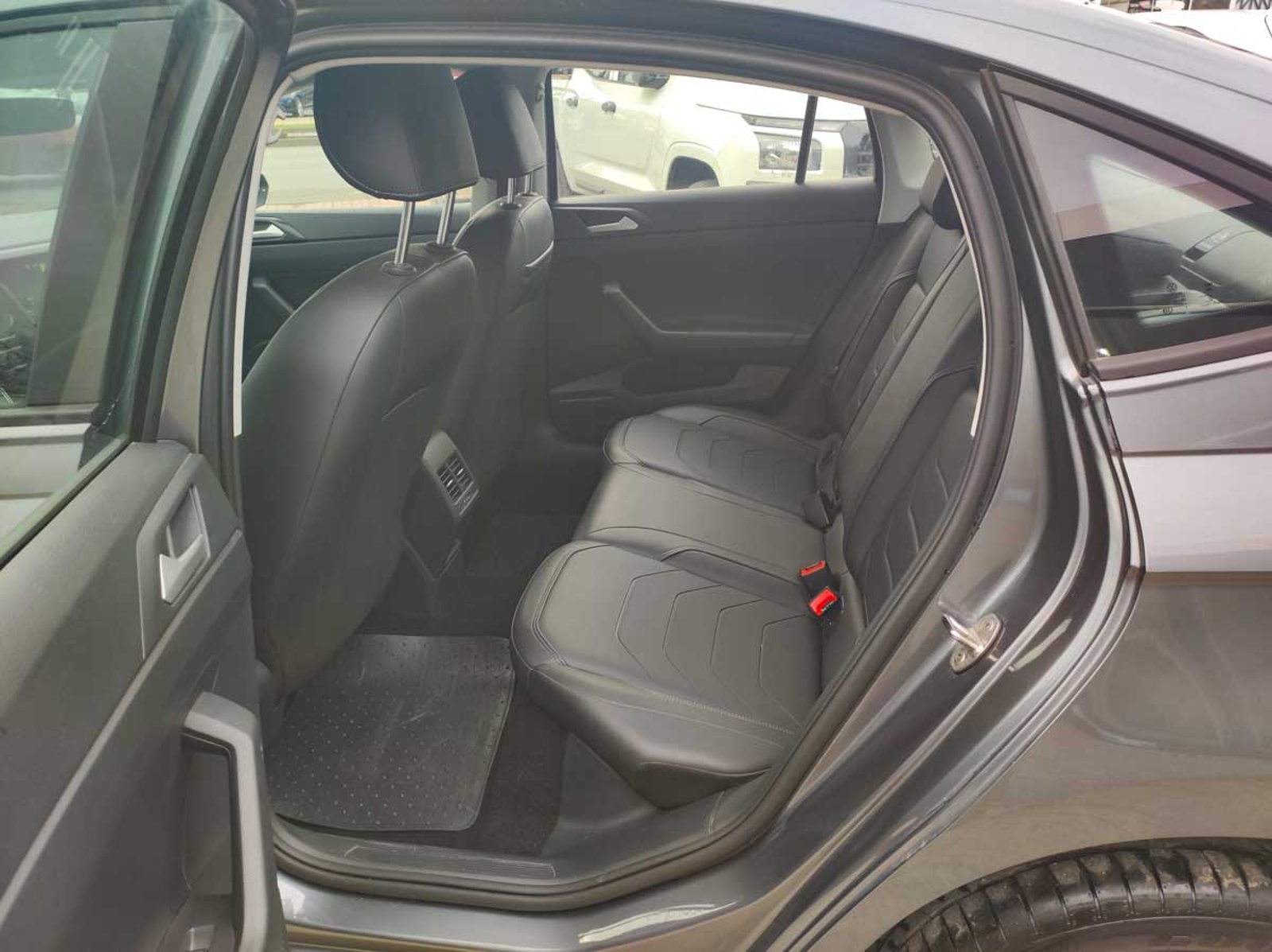 VOLKSWAGEN VIRTUS TSI 1.0 AUT 2025 - Imagen 7 de 8