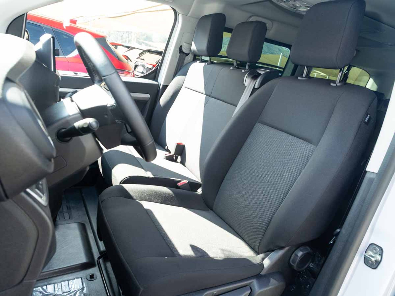 Peugeot NEW TRAVELLER MCA L3 9P DIESEL 180HP AT 2026 - Imagen 7 de 9