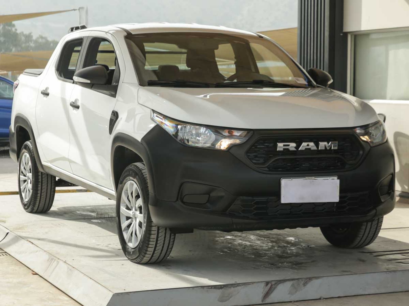 RAM 700 SLT CREW CAB 1.3 MT 2026 - Imagen 3 de 14